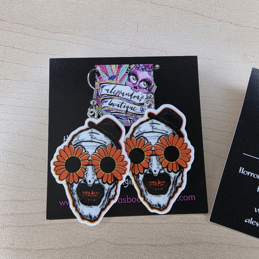 Terrifier Earring And Pin Set - Picture 2 of 4